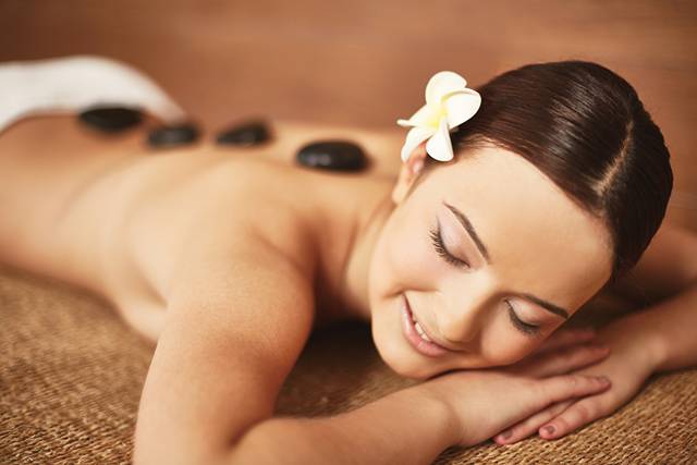 Renova | Massagem com Pedras Quentes